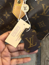 Load image into Gallery viewer, LOUIS VUITTON SPEEDY 30 M41526 with authenticity tag! SP0043
