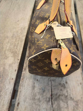 Load image into Gallery viewer, LOUIS VUITTON SPEEDY 30 M41526 with authenticity tag! SP0043
