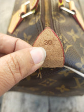 Load image into Gallery viewer, LOUIS VUITTON SPEEDY 30 M41526 with authenticity tag! SP0043
